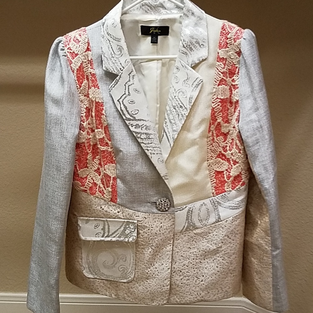 Multi fabric design blazer.